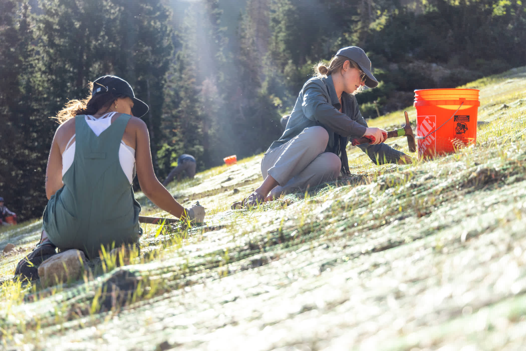 Nikki Baldassari & Julia Cloward digging holes on Nina's | Photo: Rocko Menzyk