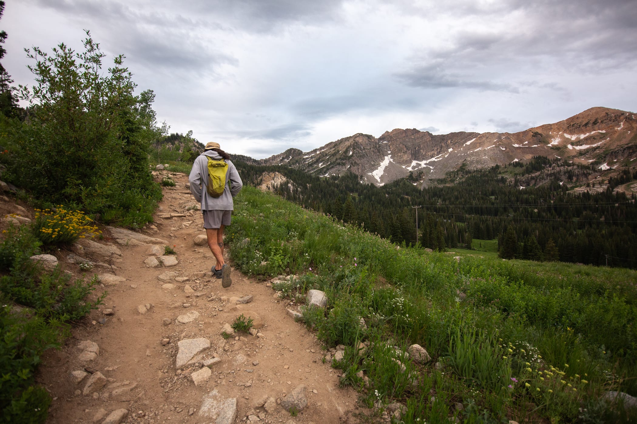 Catherine's Pass Trail with views of Devil's Castle